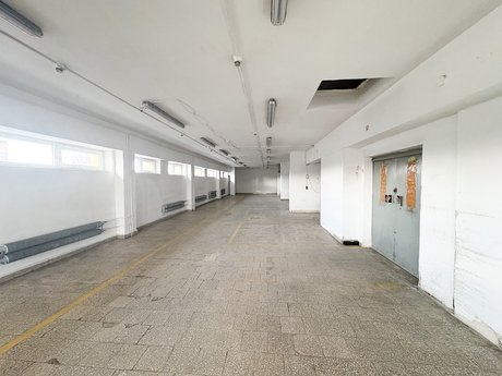 hala/magazyn 240m2 na Bieńczycach z windą tow.