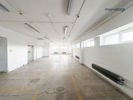 hala/magazyn 240m2 na Bieńczycach z windą tow. — zdjęcie 3